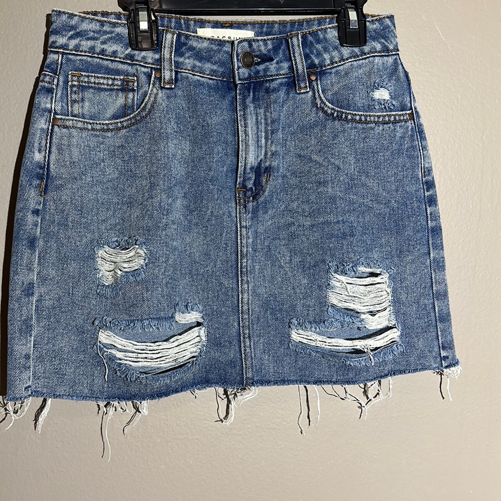 Pacsun distressed Jean skirt women’s size 24